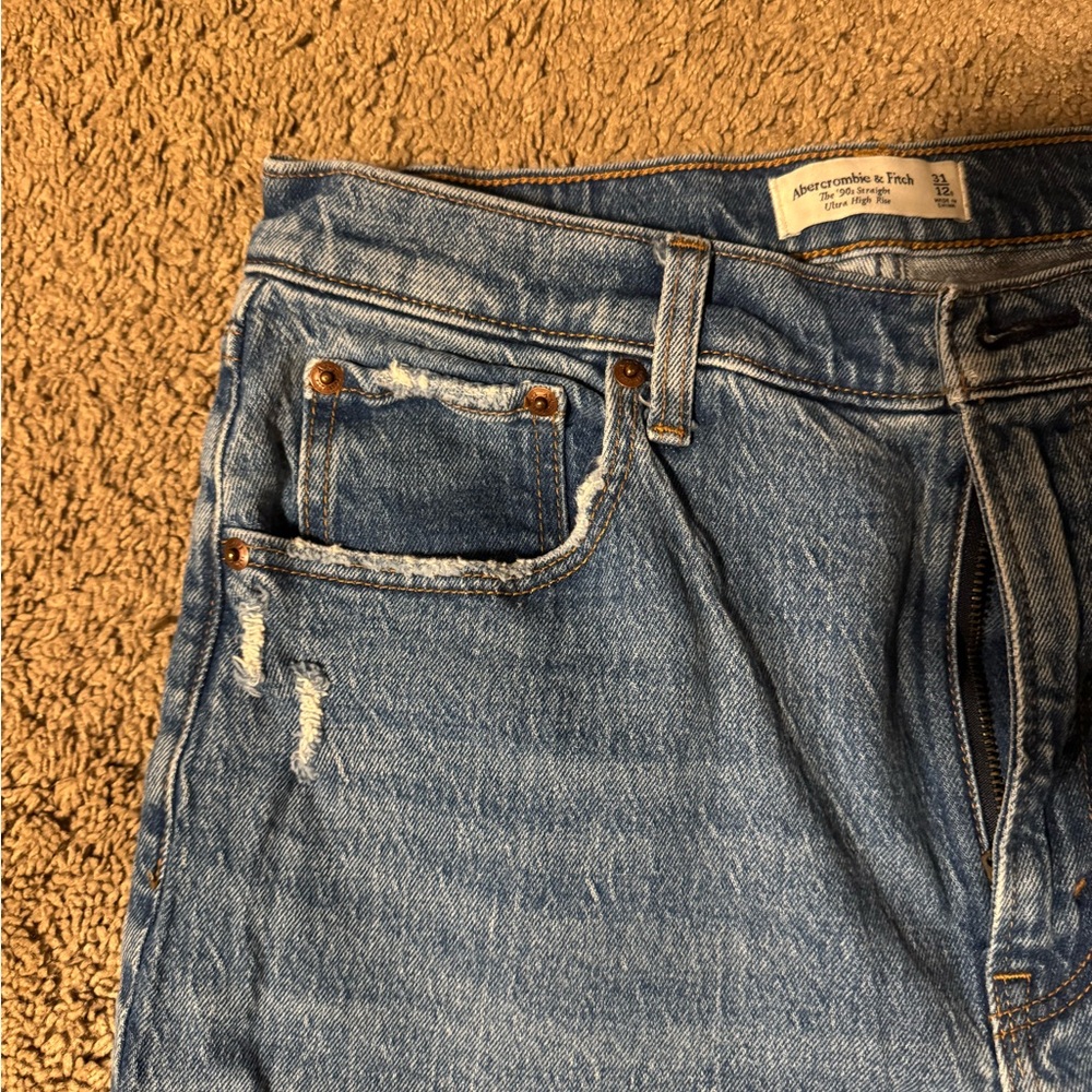 Last chance‼️ Light Blue Distressed Boyfriend Jeans - Picture 3 of 7